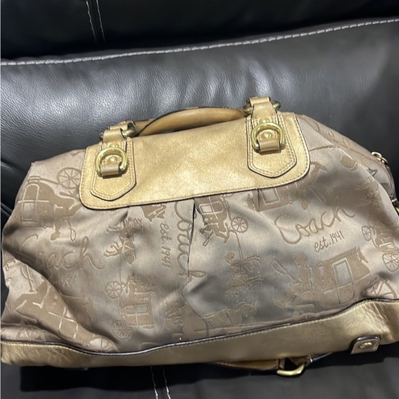 Coach - Picture 5 of 9